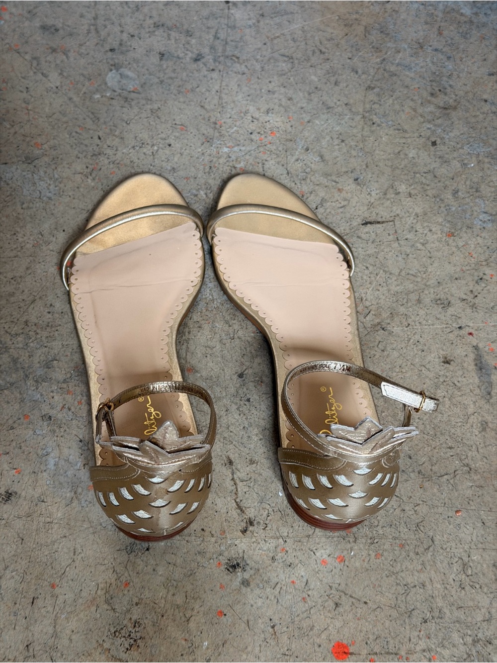 Lilly Pulitzer Gold Leather Pineapple Sandals Size 7 - Picture 7 of 9